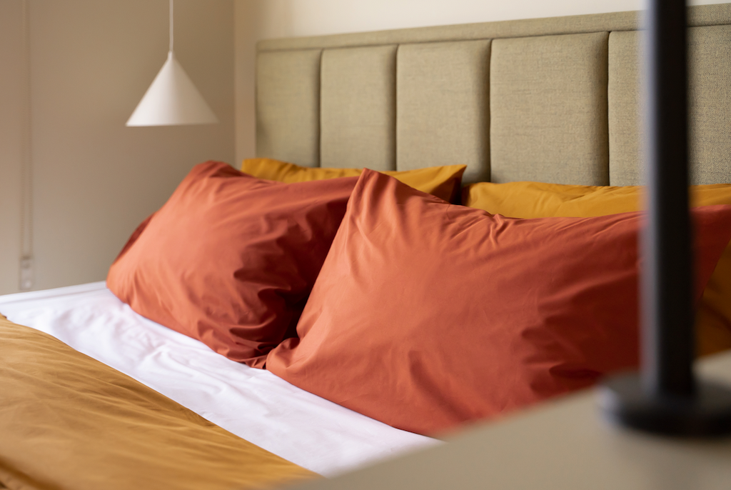 SOJAO Crisp Percale Fitted Sheets in Mustard and Clay