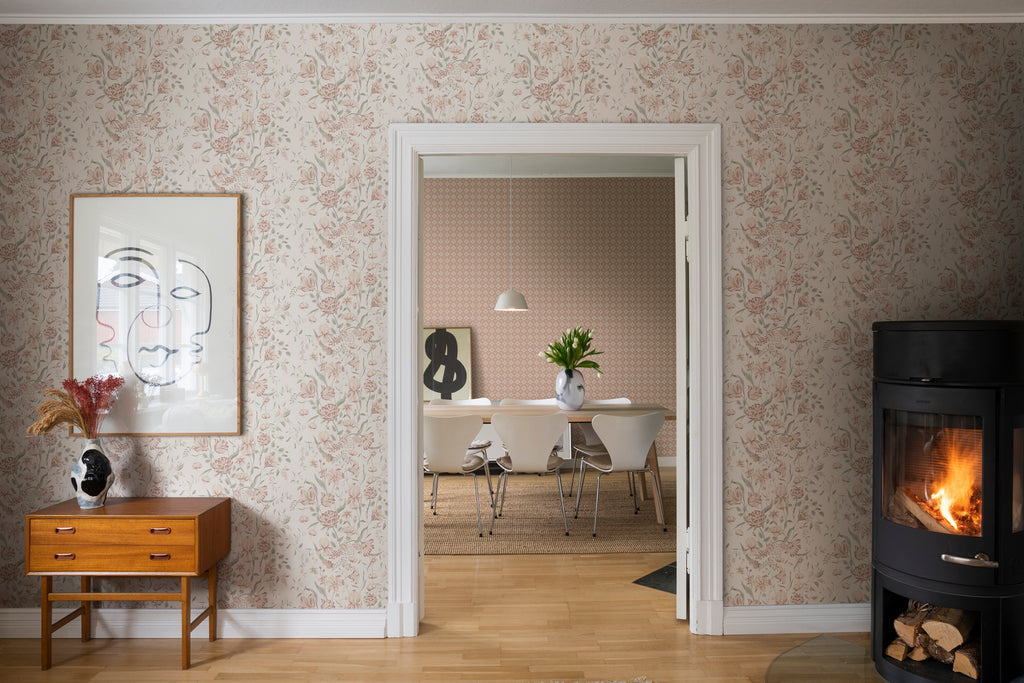 Karins Bukett, Floral Pattern Wallpaper in Sand featured on a wall of a room with a door leading to a dining room