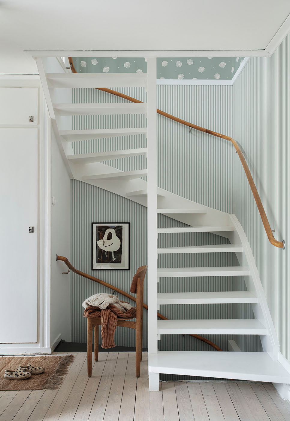 Delicate Stripes, Wallpaper in stairs wall