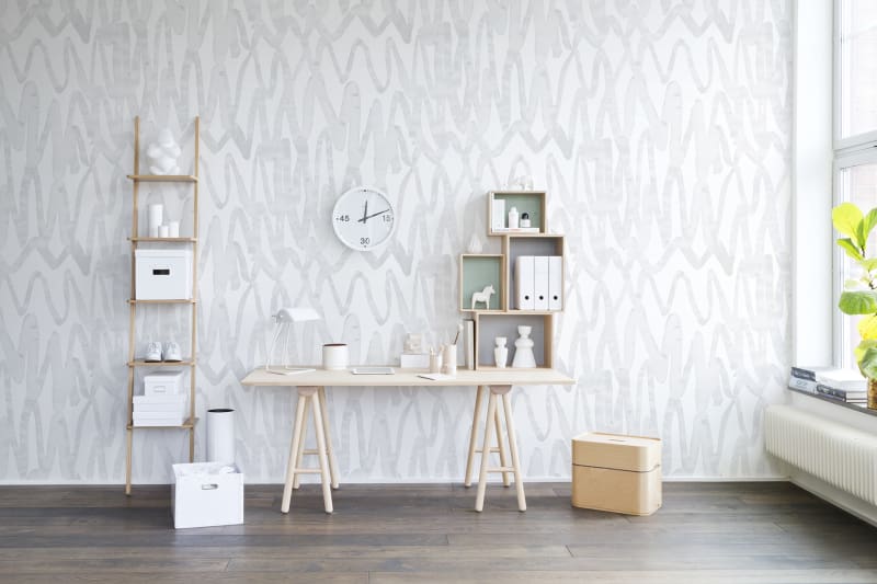 Pulse of Passion Wallpaper features features wide strokes of the brush in studio