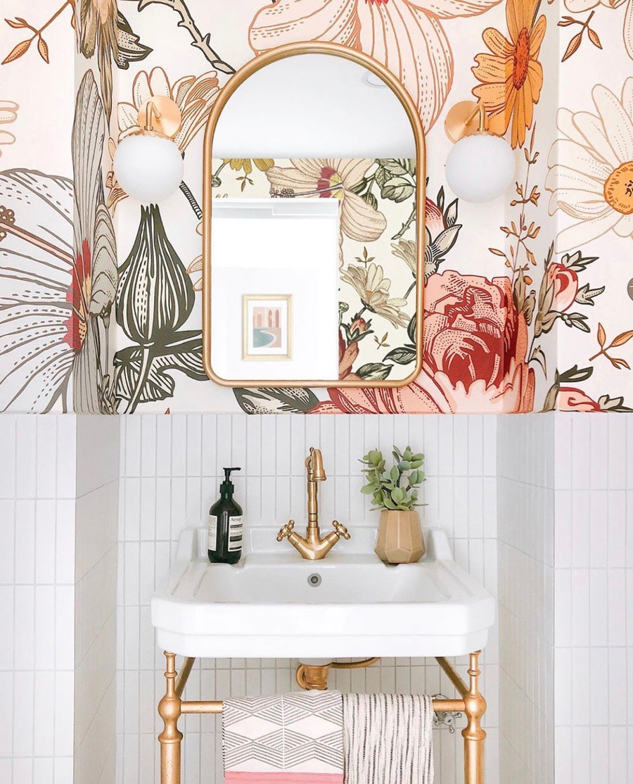 Adora, Vintage Floral Pattern Wallpaper in toilet