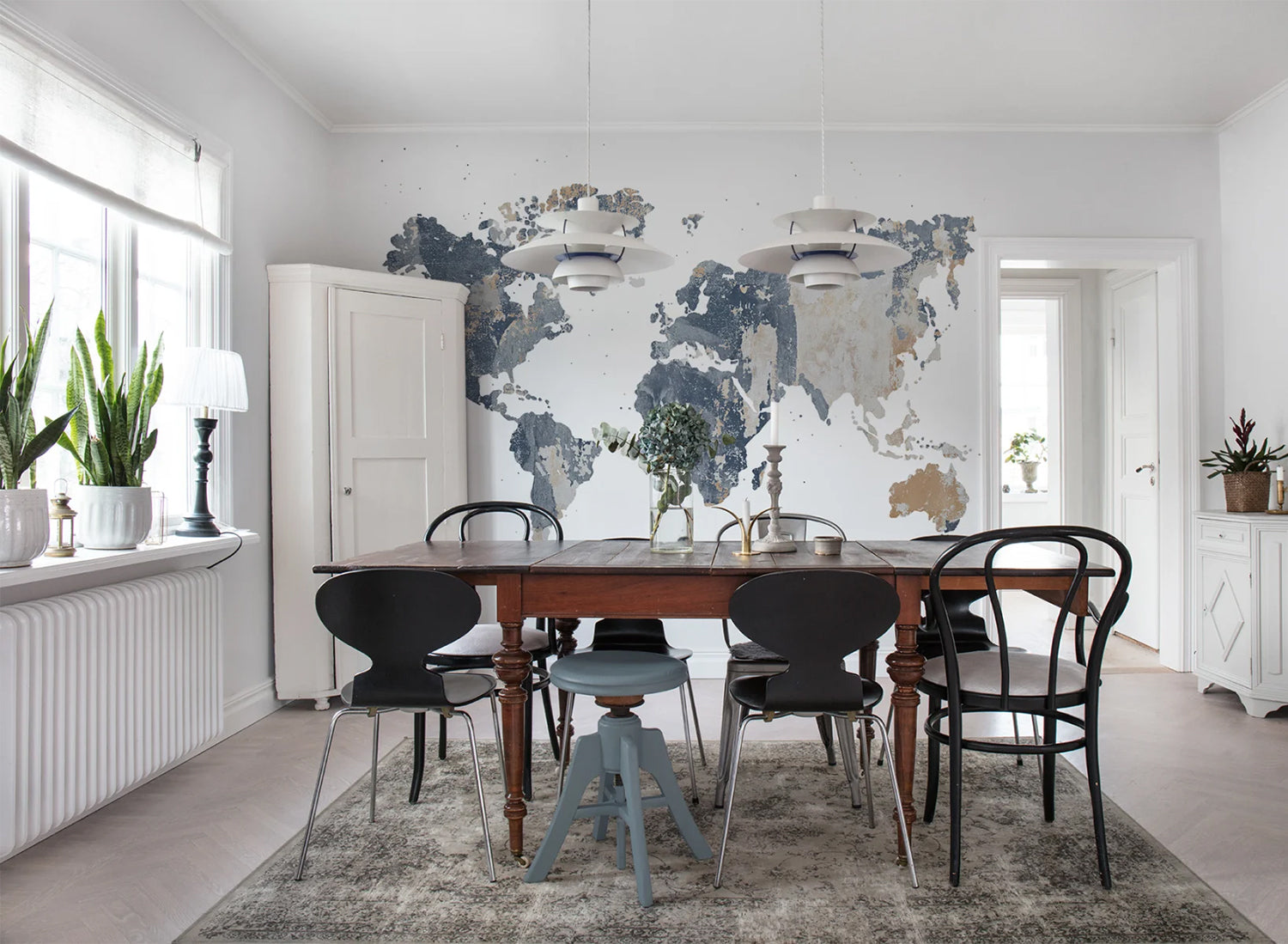 Aesthetic world map wallpaper in a dining room with a personalised design