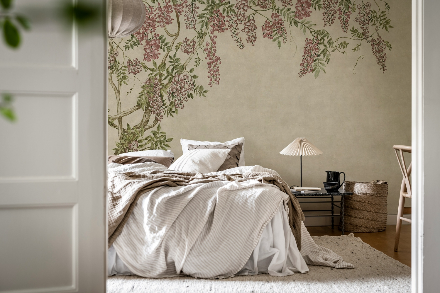 Wisteria floral mural wallpaper for elegant girls bedroom wallpaper